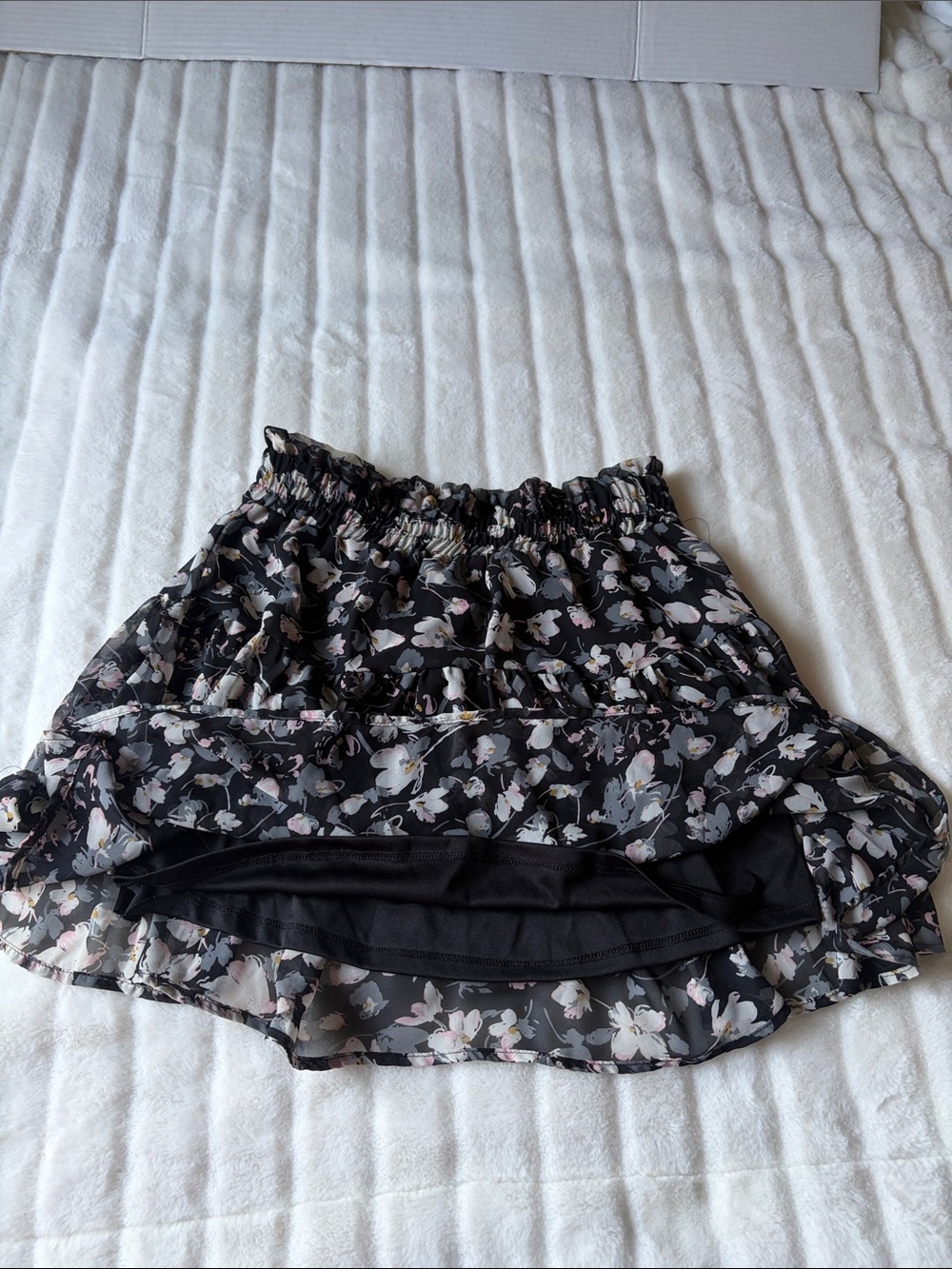 B Jewel Black Mini Skirt black grey white pink Floral Print Sz S - Picture 7 of 9